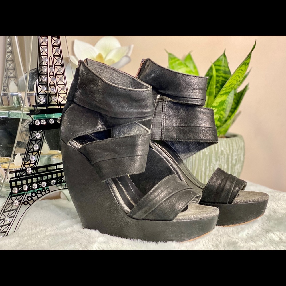 JOES JEANS BLACK LEATHER/DENIM PLATFORM WEDGE